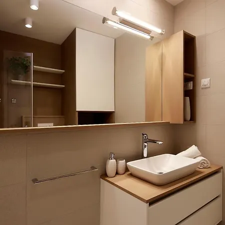 Modena Maris-heated Pool-grill-relax-jacuzzi *