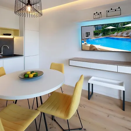 Modena Maris-heated Pool-grill-relax-jacuzzi *