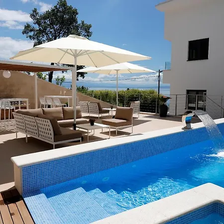 Modena Maris-heated Pool-grill-relax-jacuzzi * Icici