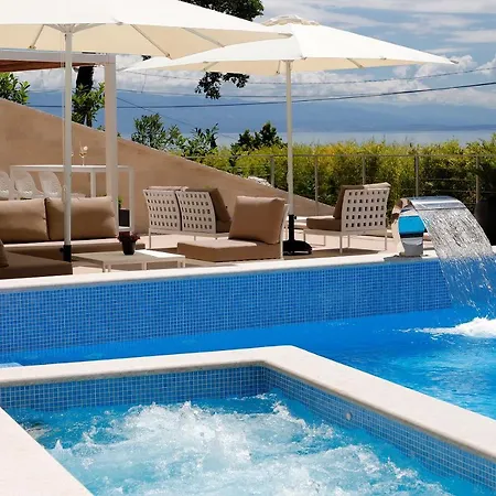 Modena Maris-heated Pool-grill-relax-jacuzzi Icici