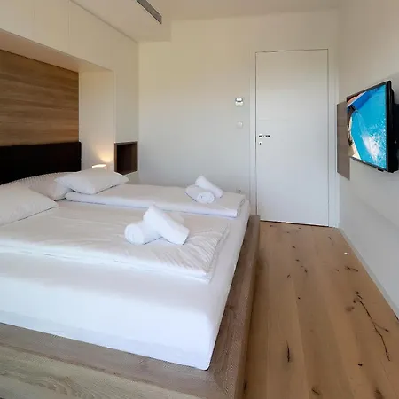 Modena Maris-heated Pool-grill-relax-jacuzzi Apartment