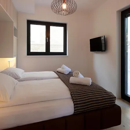 Modena Maris-heated Pool-grill-relax-jacuzzi Apartment