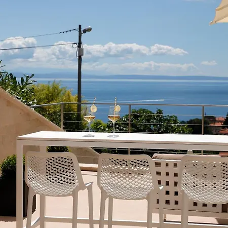 Modena Maris-heated Pool-grill-relax-jacuzzi *